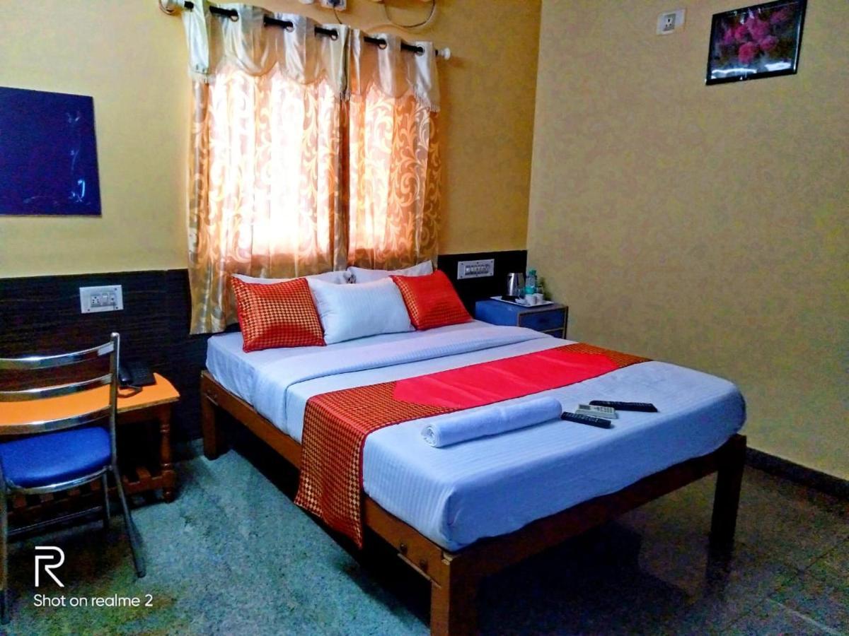 Oyo 75854 Hotel Harsha Residency Bangalore Bagian luar foto