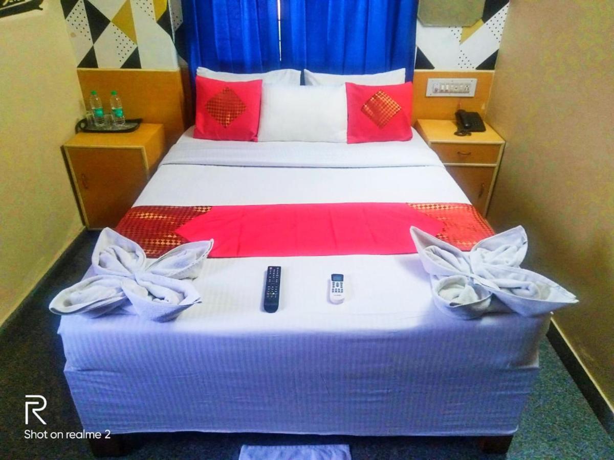 Oyo 75854 Hotel Harsha Residency Bangalore Bagian luar foto