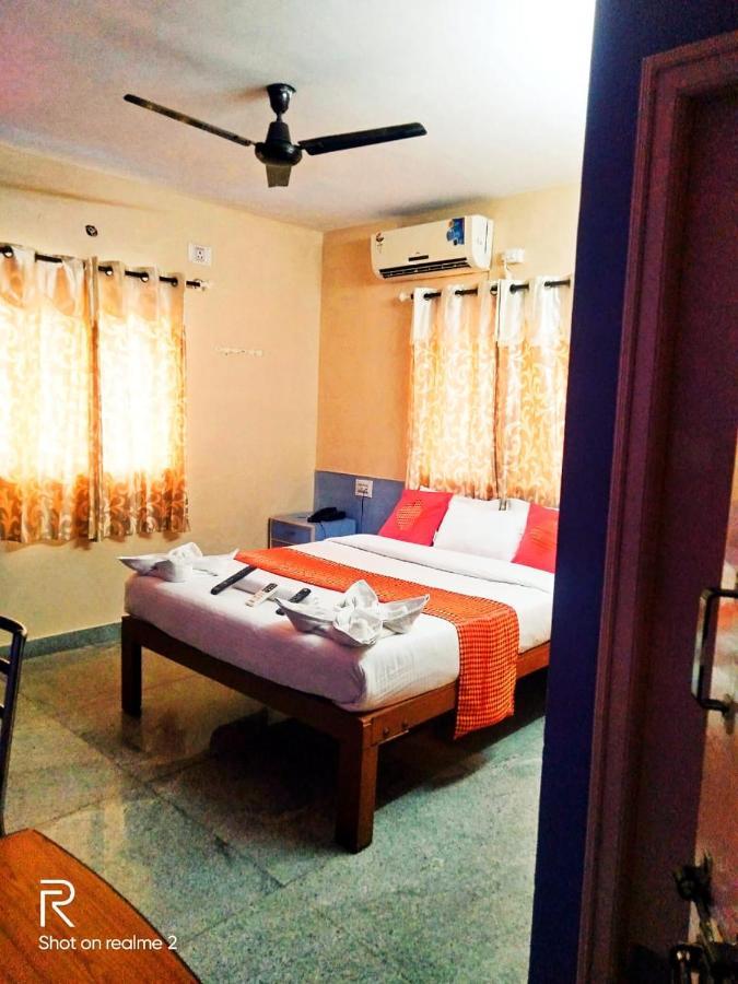 Oyo 75854 Hotel Harsha Residency Bangalore Bagian luar foto