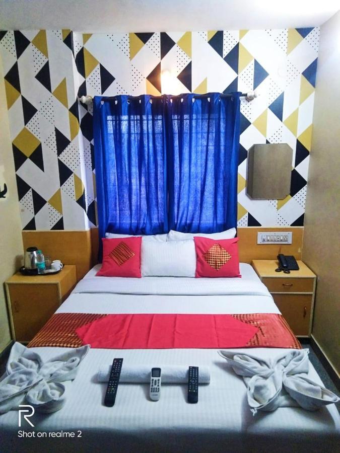Oyo 75854 Hotel Harsha Residency Bangalore Bagian luar foto