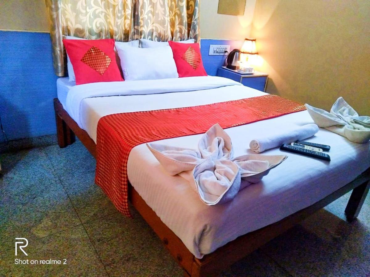 Oyo 75854 Hotel Harsha Residency Bangalore Bagian luar foto