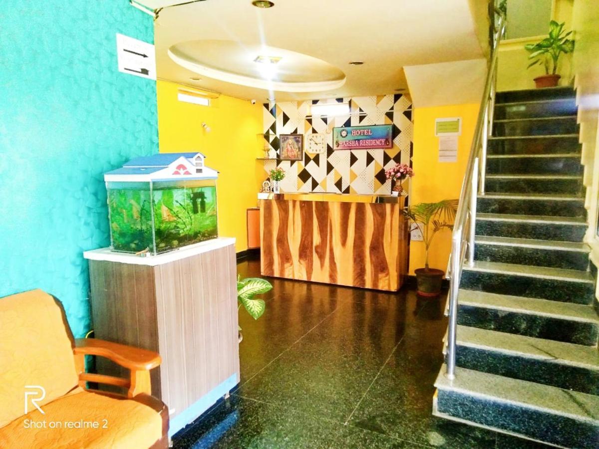 Oyo 75854 Hotel Harsha Residency Bangalore Bagian luar foto